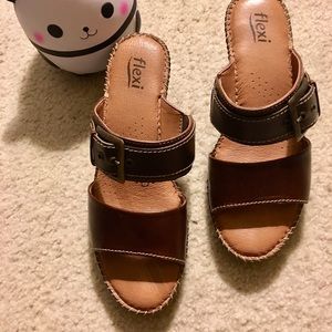 Flexi leather sandals